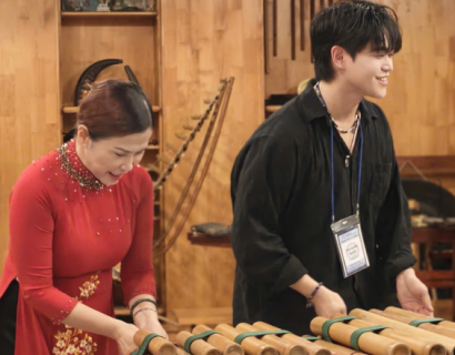 Diễn cho Đoàn khách Đại học Korea