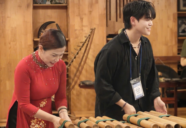 Diễn cho Đoàn khách Đại học Korea